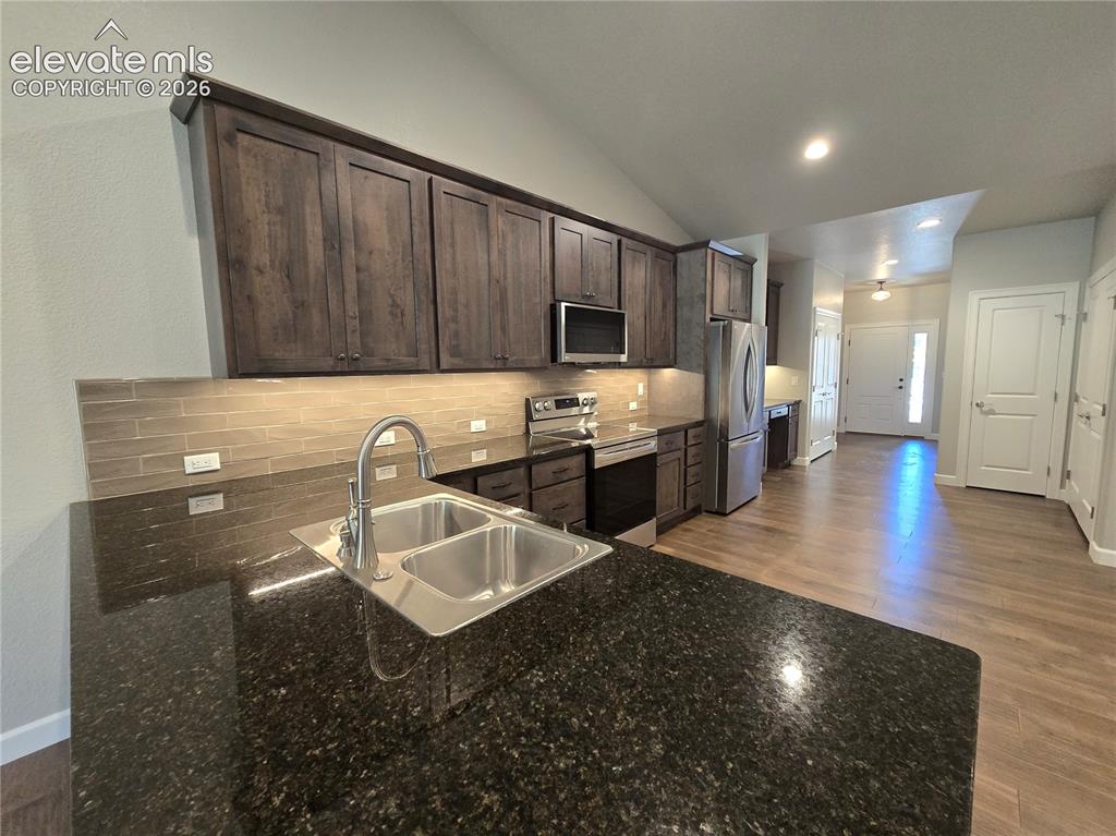 Image 9 of 33: Kitchen