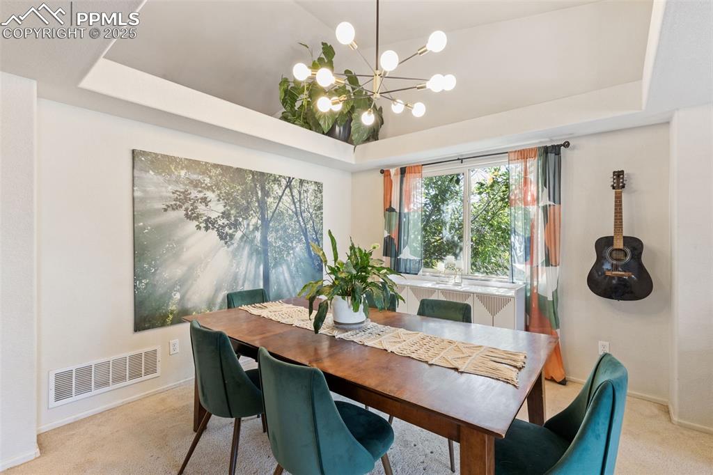 Image 10 of 35: Dining Area
