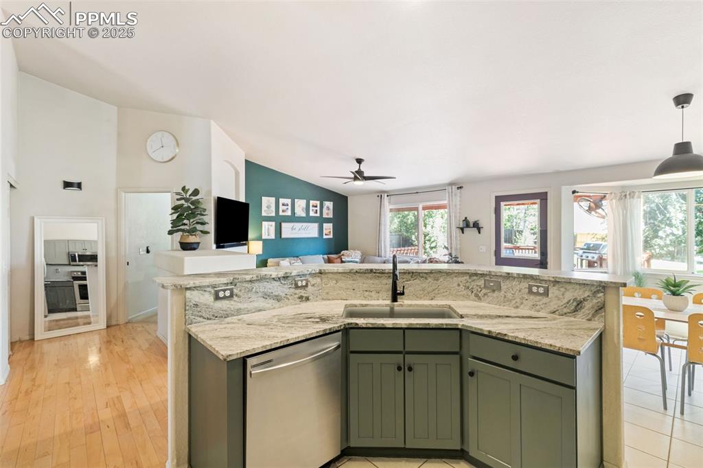 Image 13 of 35: Kitchen