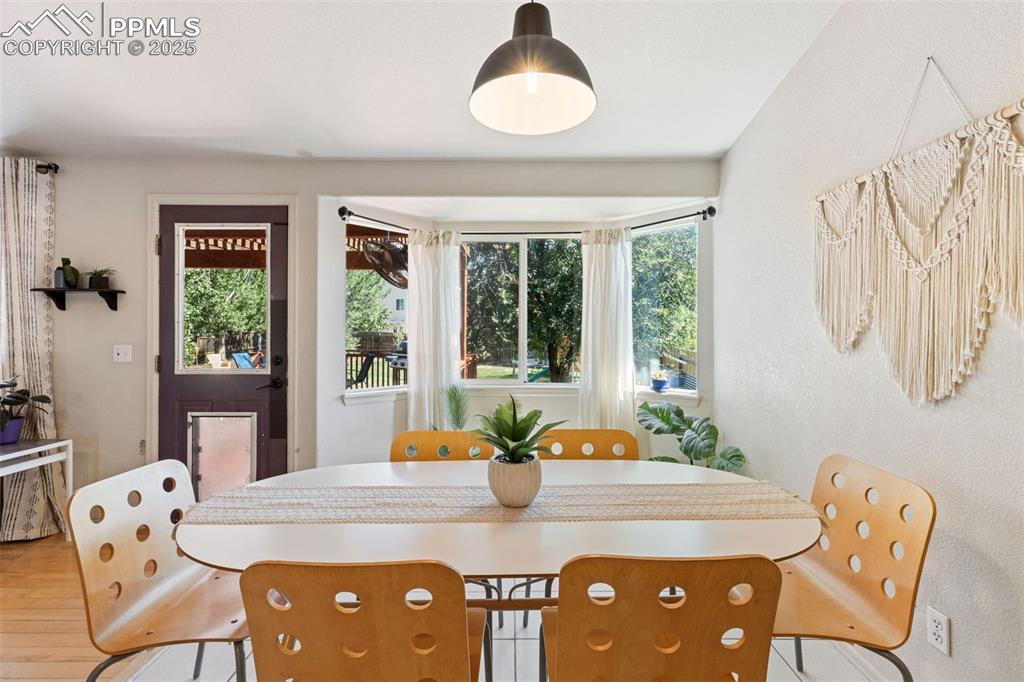 Image 14 of 35: Dining Area