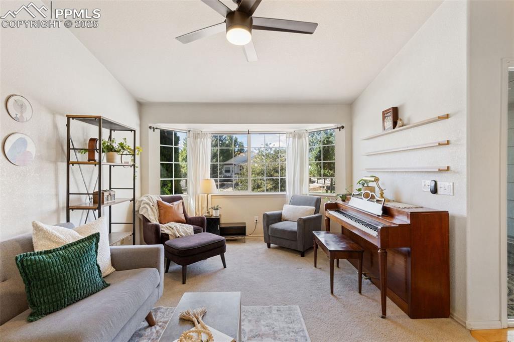 Image 17 of 35: Sitting Room