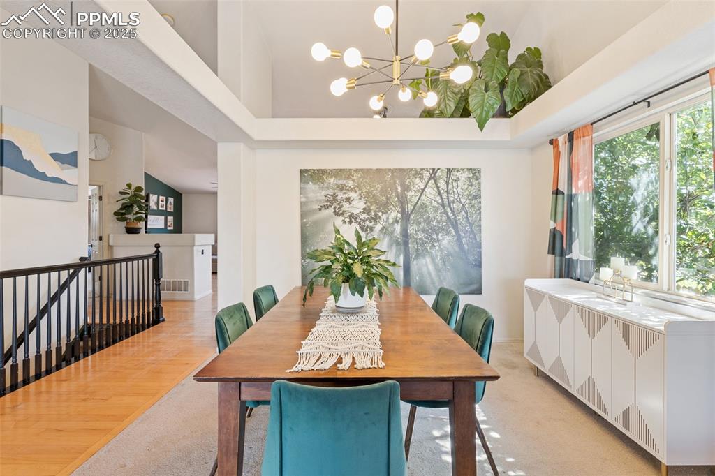 Image 9 of 35: Dining Area