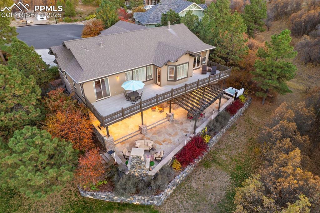 Image 32 of 50: Drone / aerial view