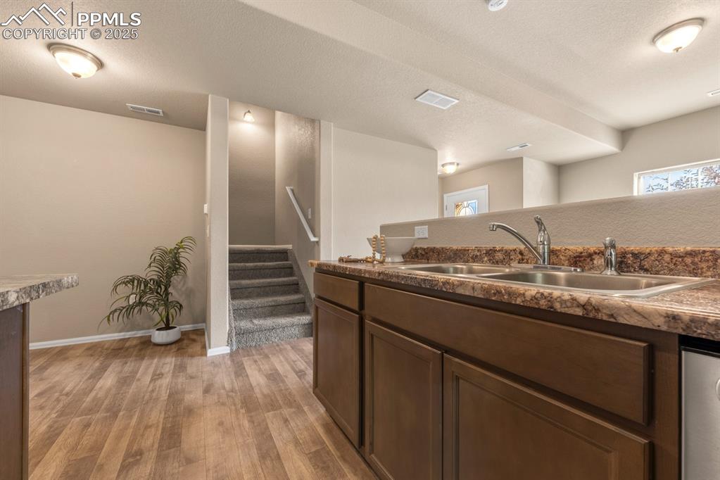 Image 17 of 37: Kitchen