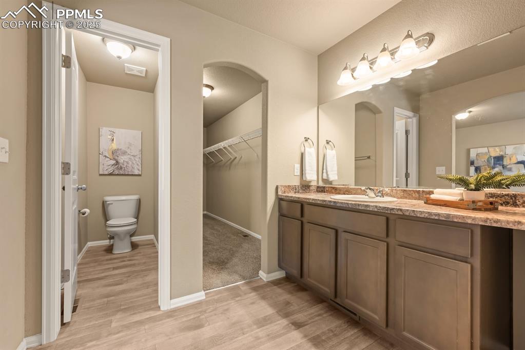 Image 20 of 37: Bathroom