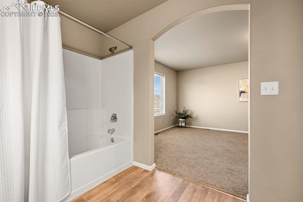 Image 22 of 37: Bathroom