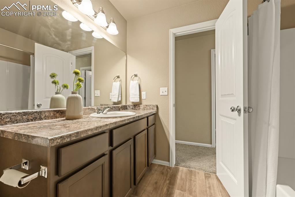 Image 28 of 37: Bathroom