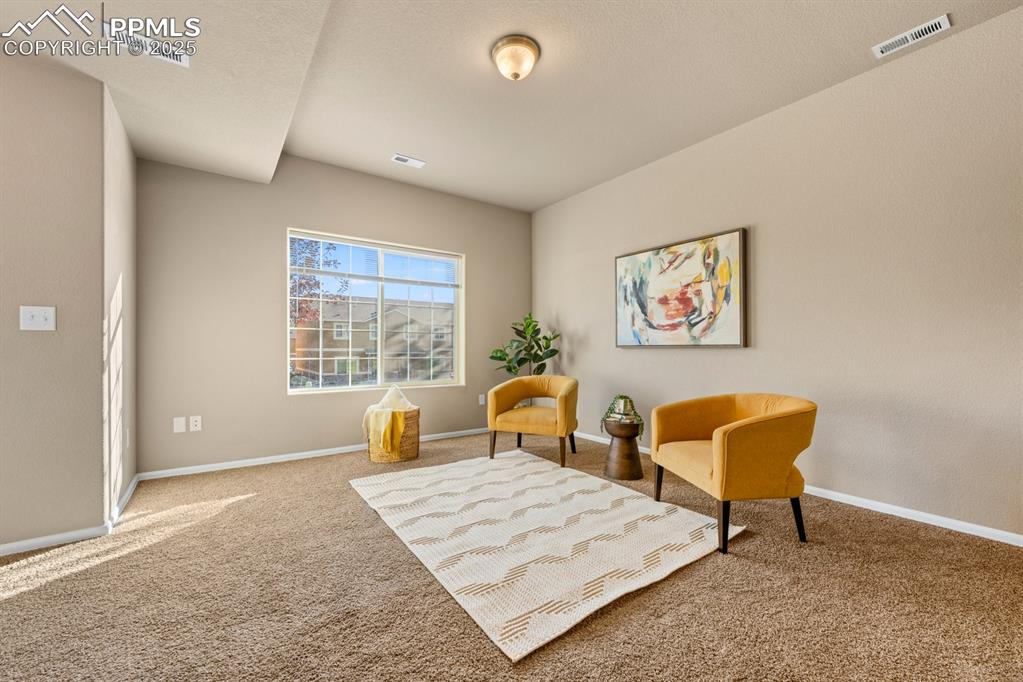 Image 7 of 37: Sitting Room