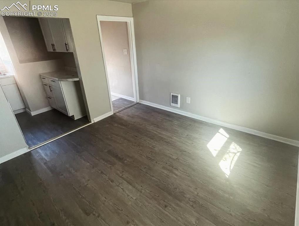 Image 13 of 14: Dining Area