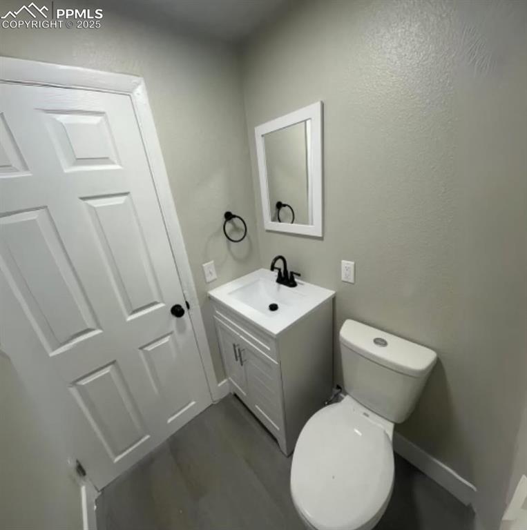 Image 4 of 14: Bathroom