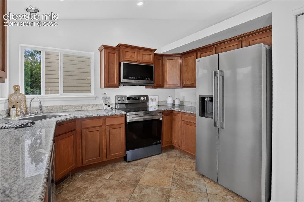 Image 15 of 43: Kitchen