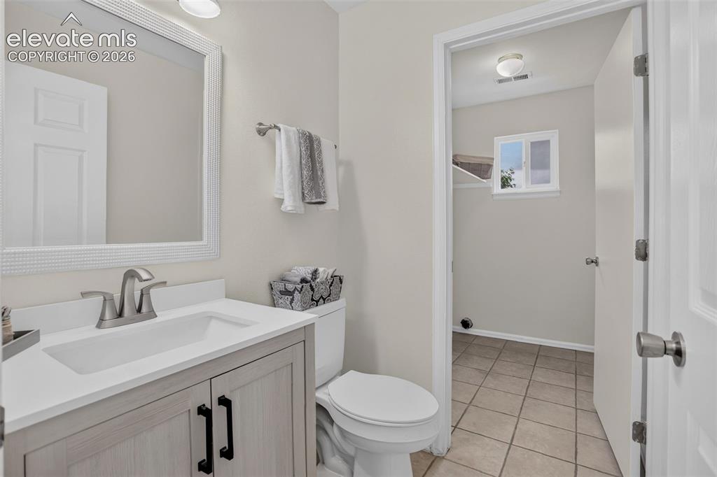 Image 21 of 43: Bathroom