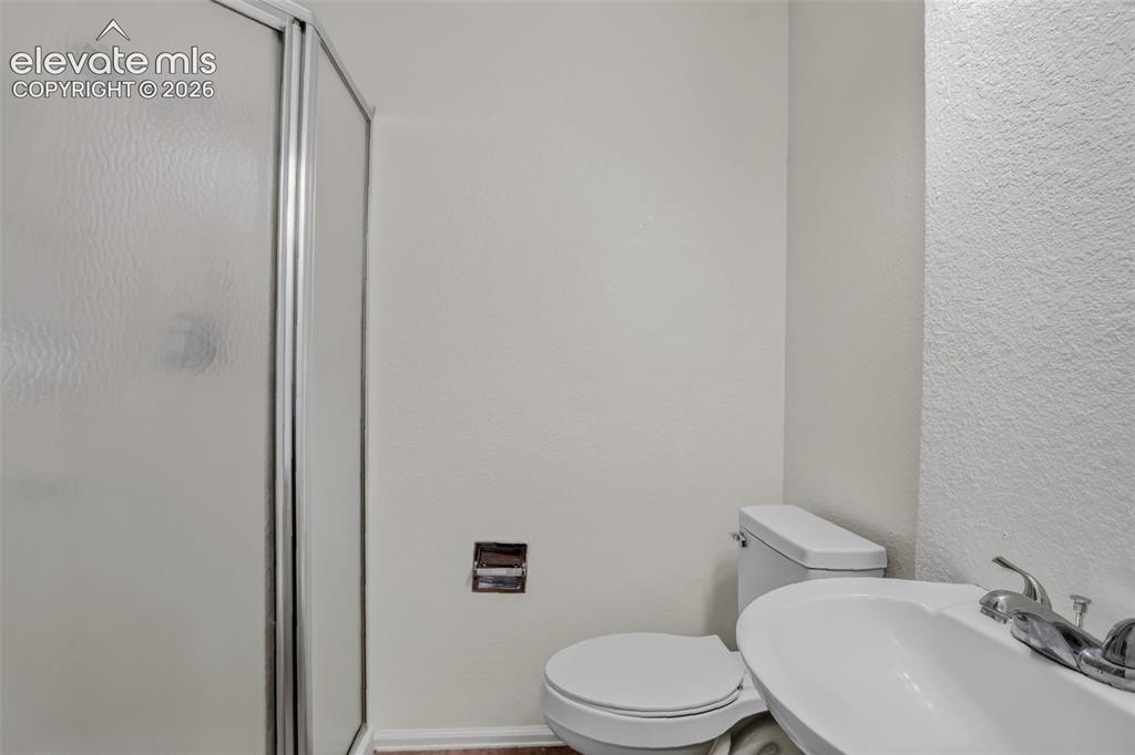 Image 37 of 43: Bathroom