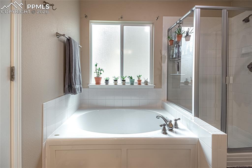 Image 13 of 35: Bathroom