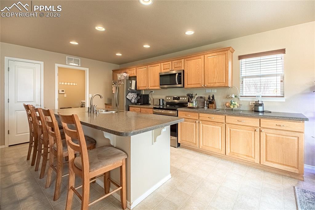 Image 19 of 35: Kitchen