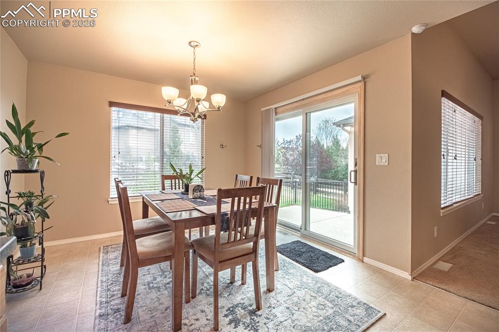 Image 21 of 35: Dining Area
