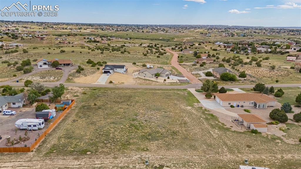 Image 6 of 7: Drone / aerial view