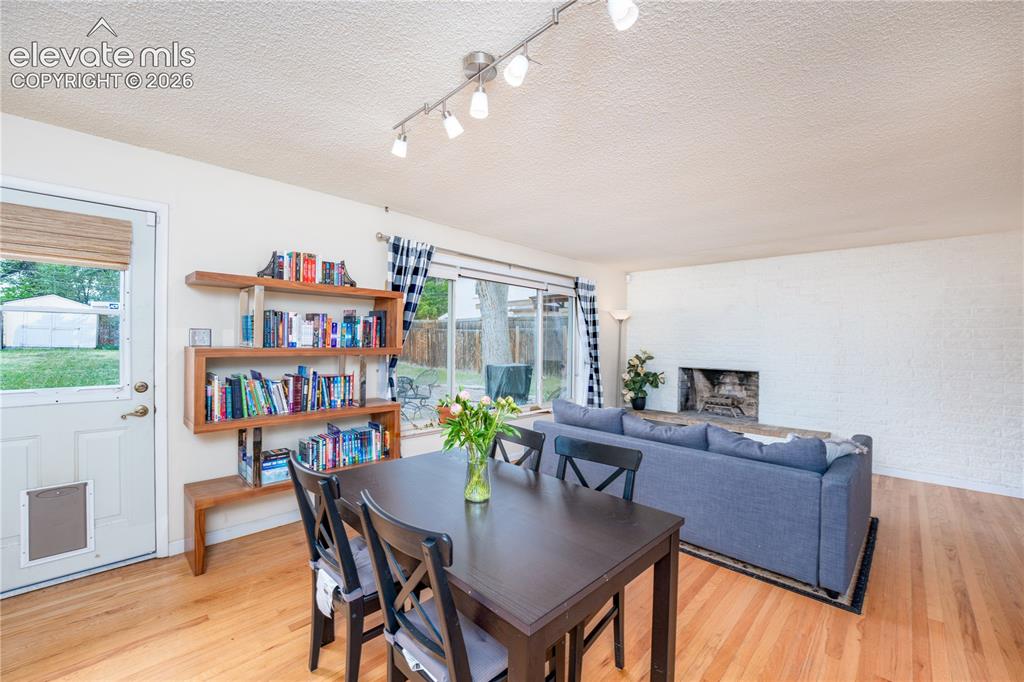 Image 6 of 25: Dining Area