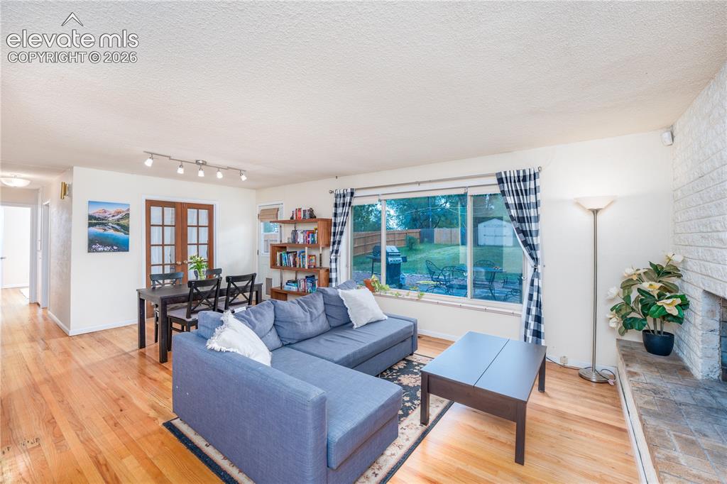 Image 8 of 25: Living Room