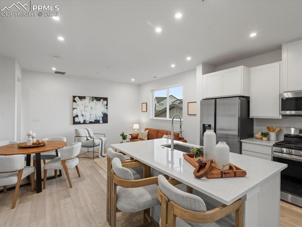 Image 10 of 25: Kitchen