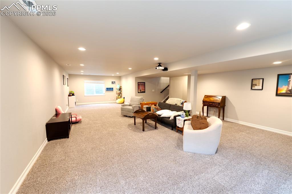 Image 17 of 23: Living Room