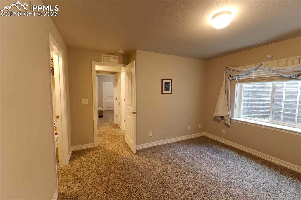 Image 18 of 23: Bedroom