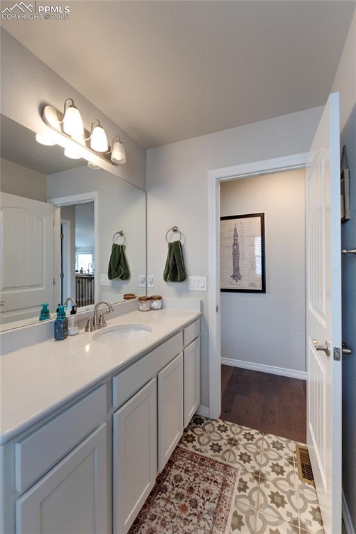 Image 6 of 23: Bathroom