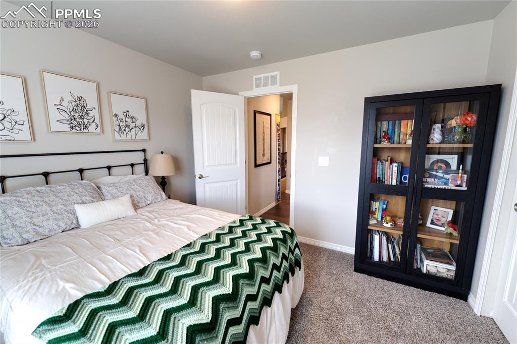 Image 7 of 23: Bedroom