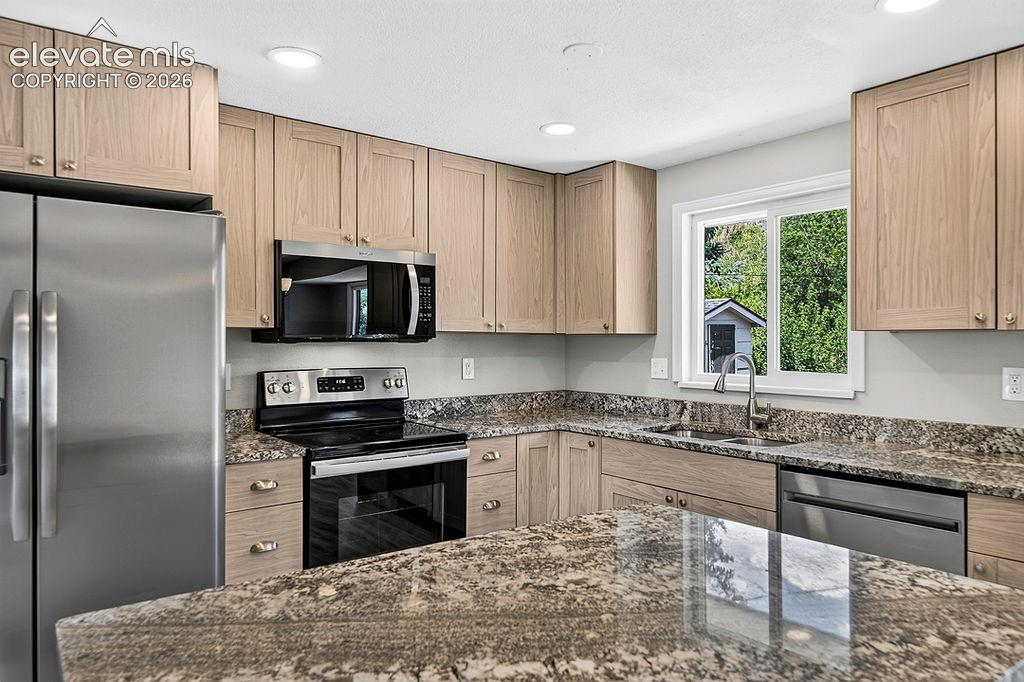 Image 11 of 48: Kitchen