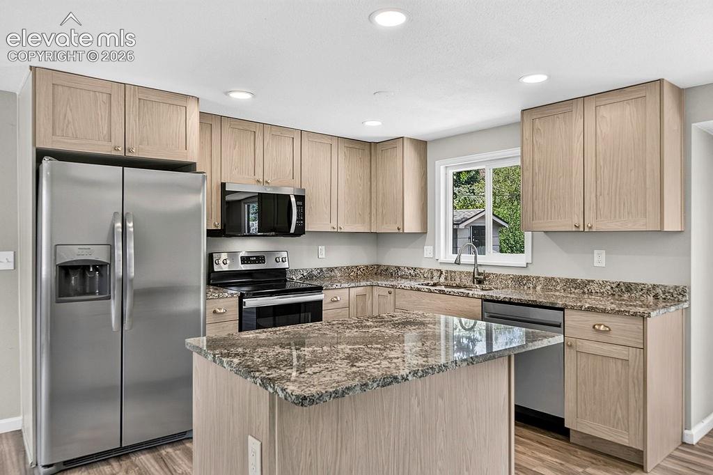 Image 12 of 48: Kitchen