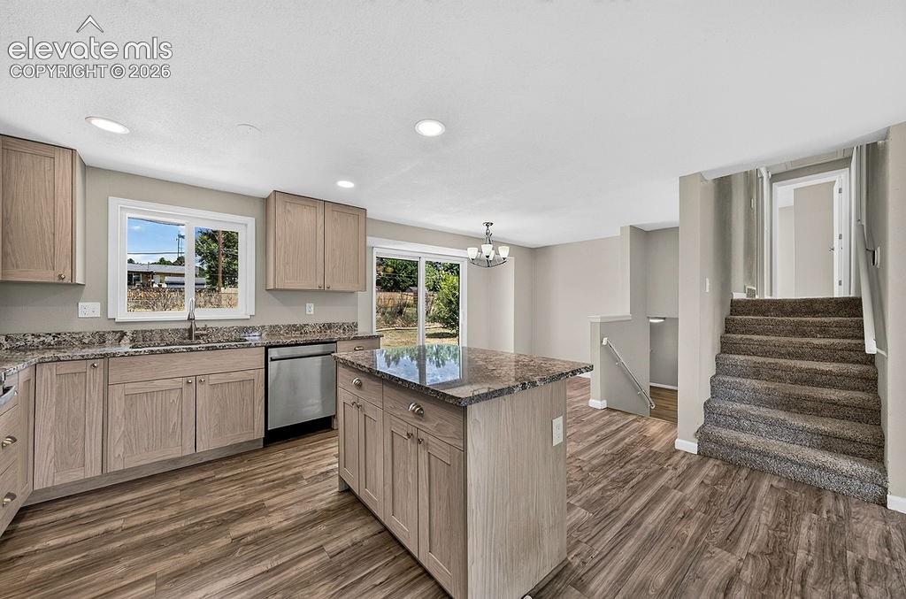 Image 16 of 48: Kitchen