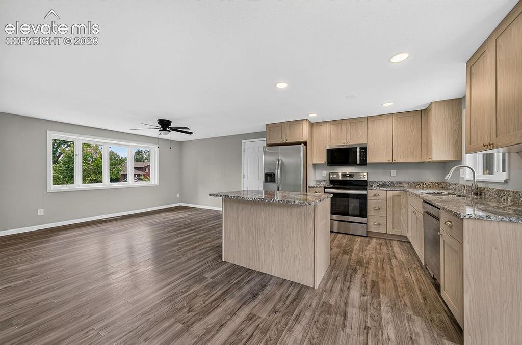 Image 18 of 48: Kitchen