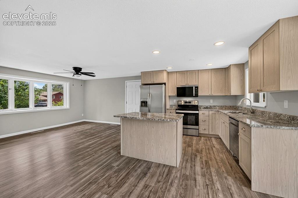Image 19 of 48: Kitchen