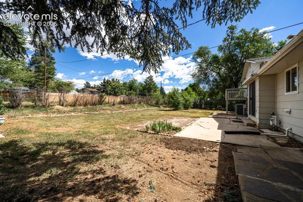 Image 46 of 48: Yard