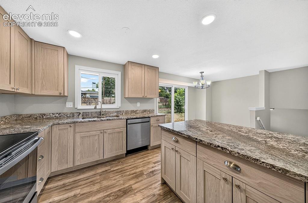 Image 8 of 48: Kitchen
