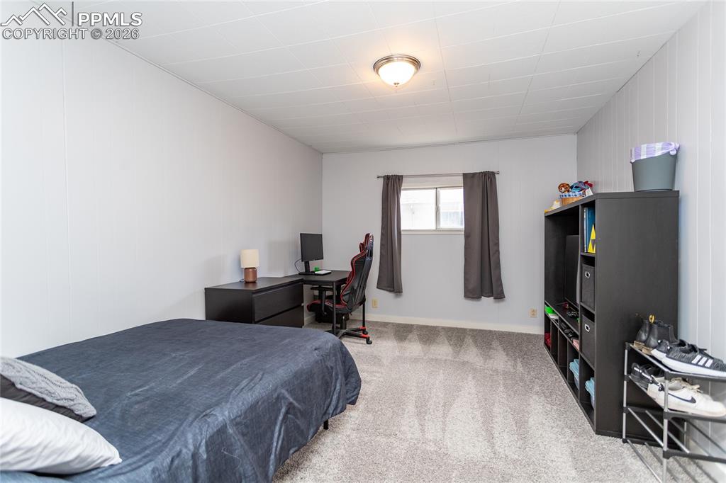 Image 11 of 34: Bedroom