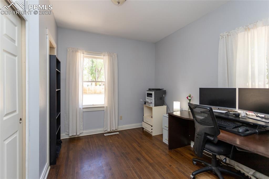 Image 13 of 34: Bedroom