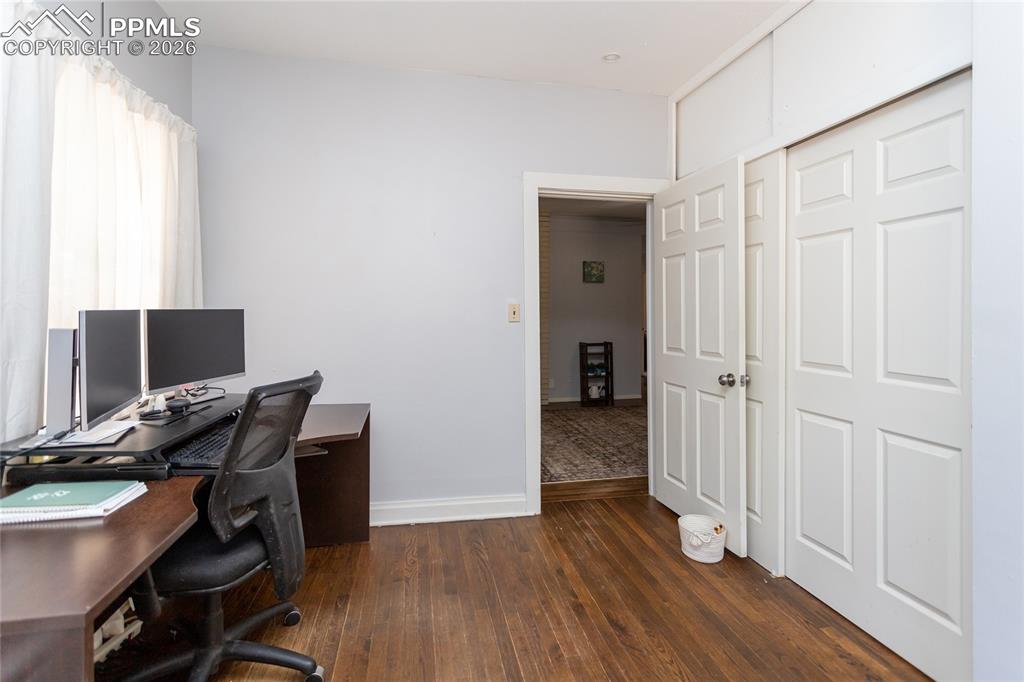 Image 14 of 34: Bedroom