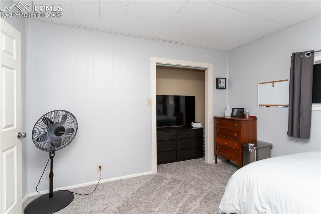 Image 16 of 34: Bedroom