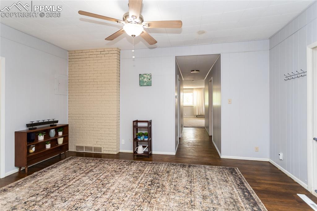 Image 21 of 34: Dining Room