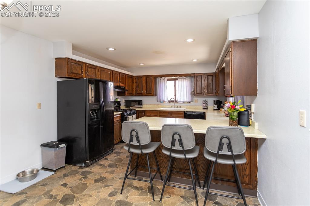 Image 26 of 34: Kitchen