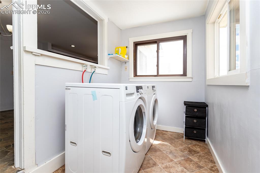 Image 28 of 34: Laundry