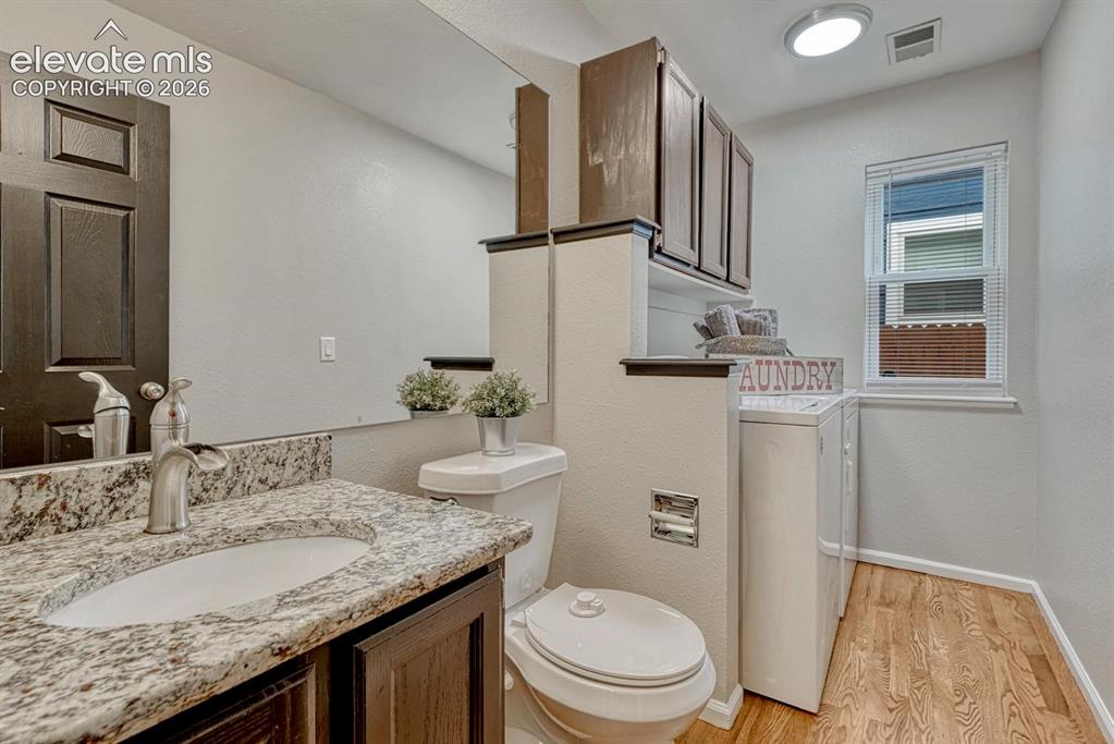 Image 19 of 48: Bathroom