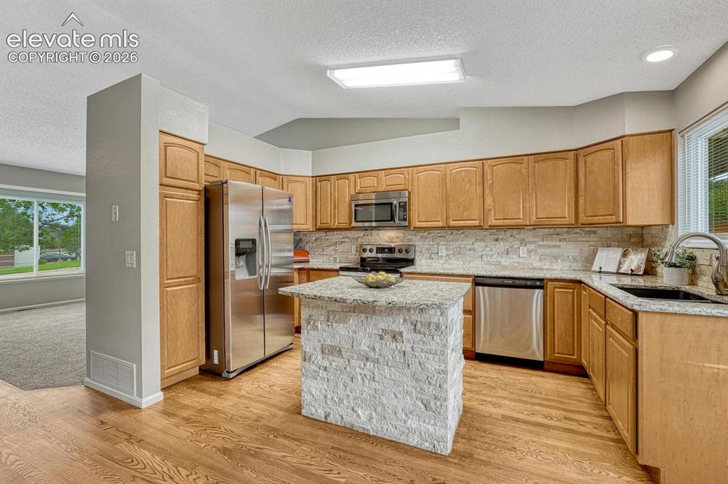 Image 9 of 48: Kitchen