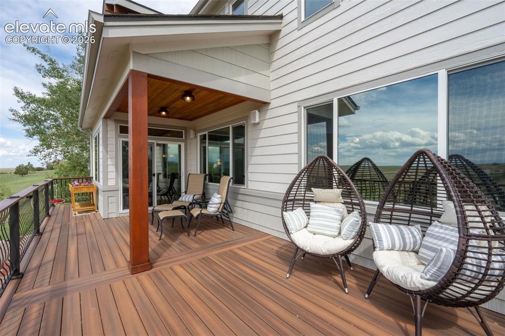 Image 9 of 50: UPPER PATIO