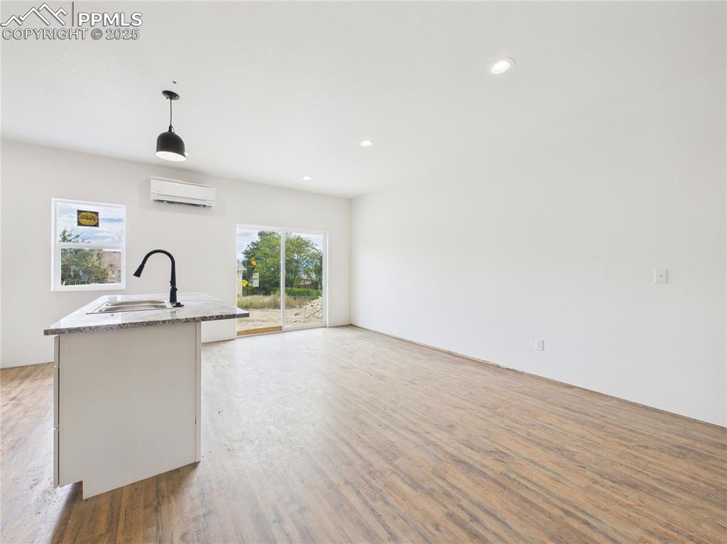 Image 11 of 36: Kitchen