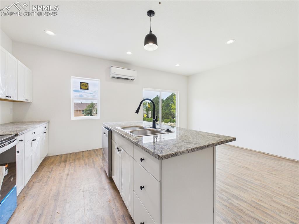 Image 13 of 36: Kitchen