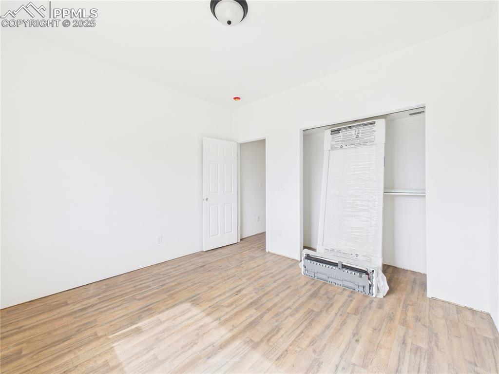 Image 21 of 36: Bedroom