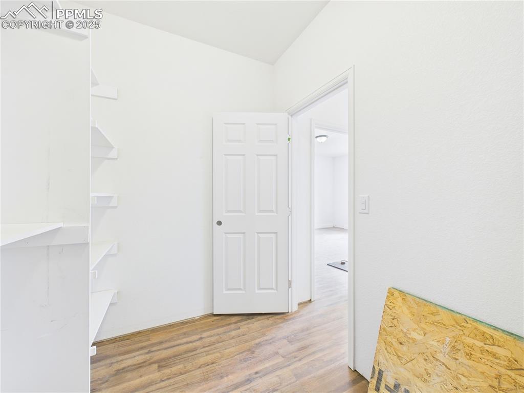 Image 29 of 36: Closet