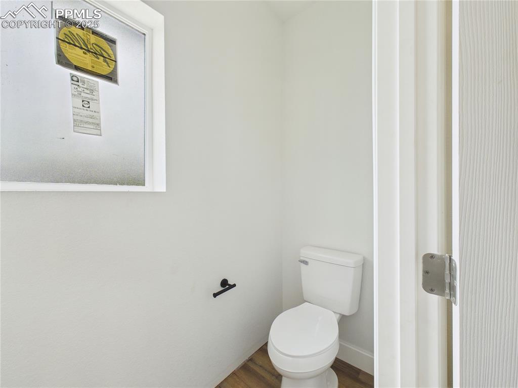 Image 32 of 36: Bathroom